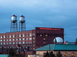 The Suites Hotel at Waterfront Plaza