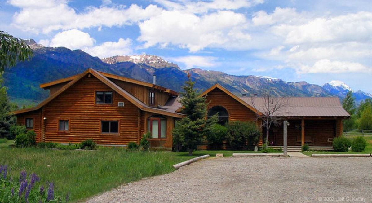 Moose Creek Lodge and Suites- Tourist Class Cody, WY Hotels- GDS  Reservation Codes: Travel Weekly