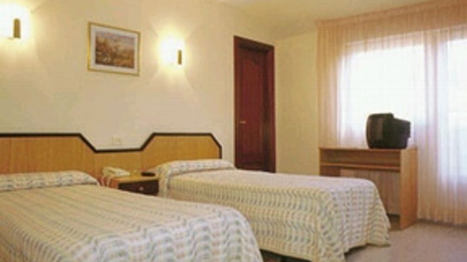 Area Serrano Hotel Room