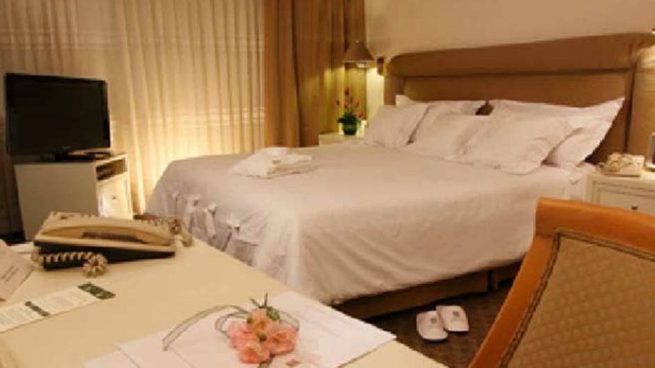 Suites Del Bosque Room