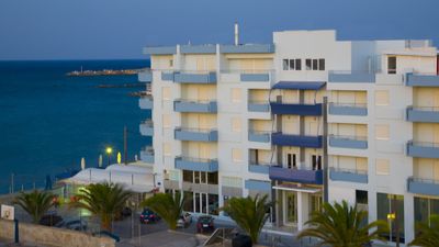 Astron Hotel