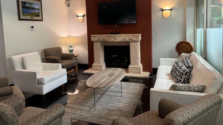 SureStay by Best Western Vancouver Arpt Lobby