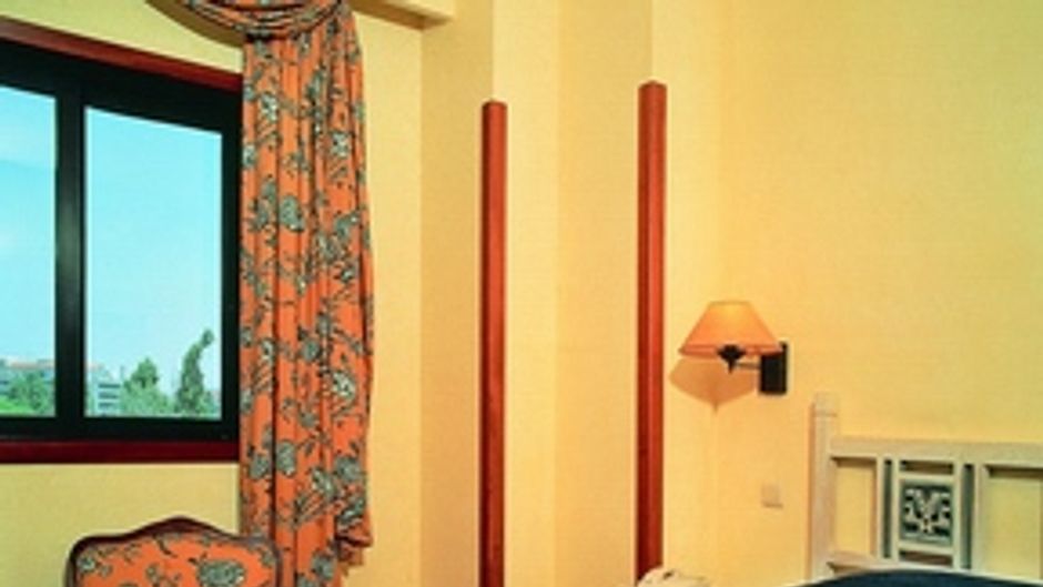 Real Residencia Suite Hotel Room