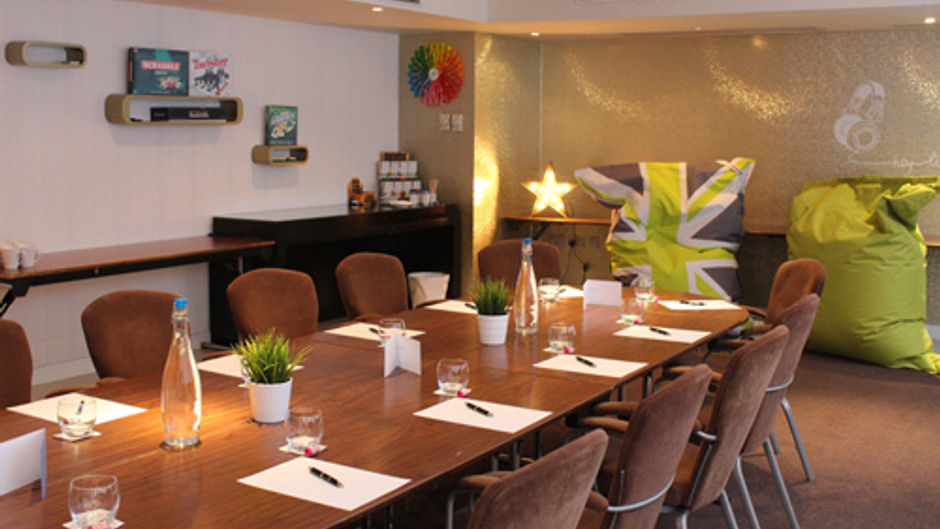 Hotel Indigo London K West Shepherd's Meeting