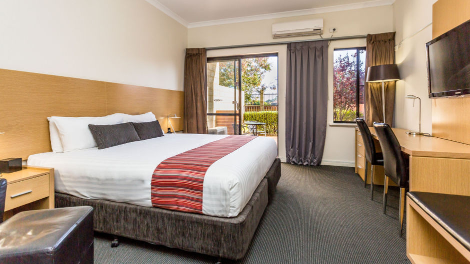 Country Comfort Perth Room