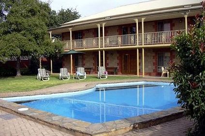 Clare Central Motel