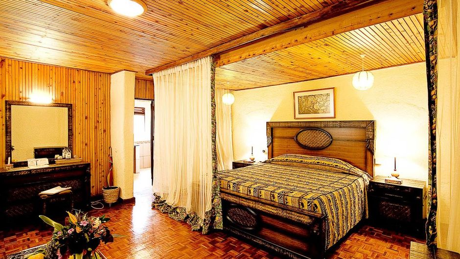 Mara Sopa Lodge Room