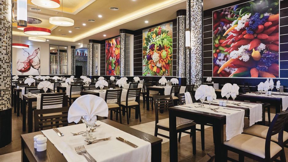 Hotel Riu Bambu Restaurant