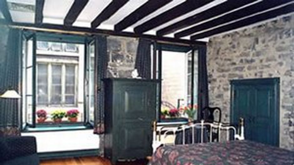 Hotel Epik Montreal Room
