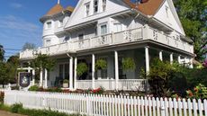 The White Doe Inn