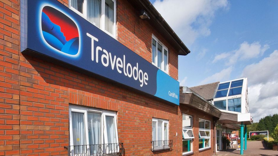Travelodge Cardiff M4 Exterior