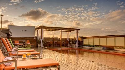 Broadway Hotel & Suites