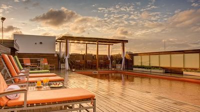 Broadway Hotel & Suites