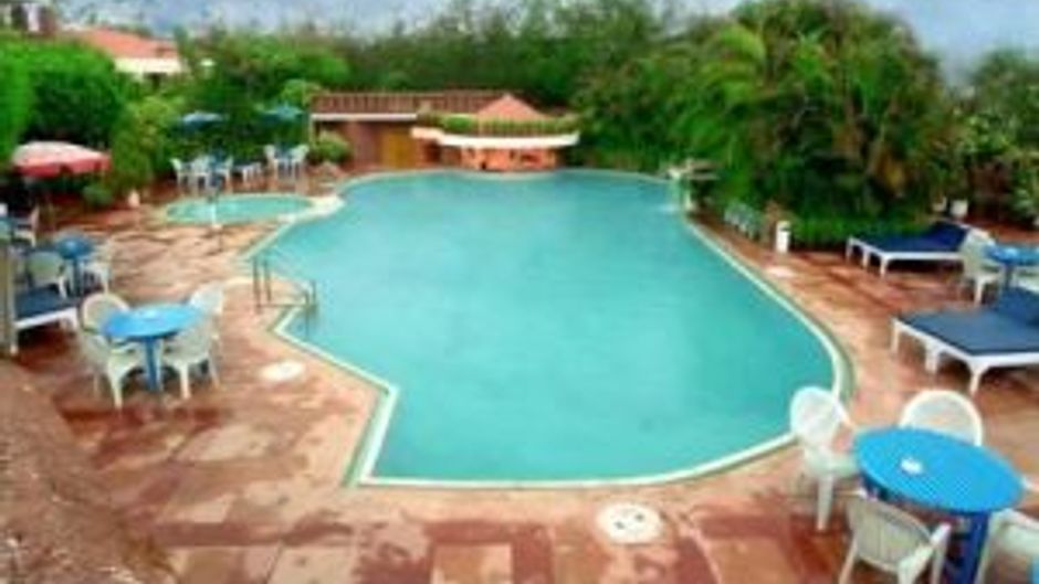 Mayfair Waves Pool