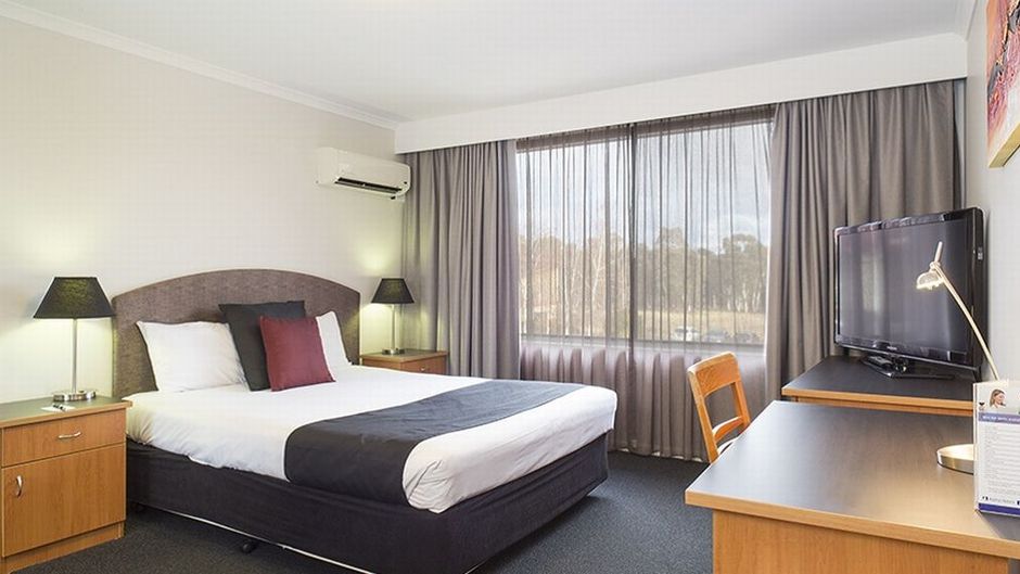 Alpha Hotel Canberra Room