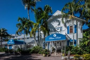 Olde Marco Island Inn & Suites
