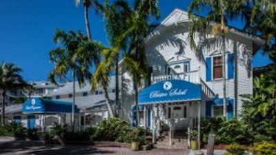 Olde Marco Island Inn & Suites
