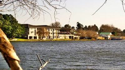 Lakes Hotel & Conference Centre