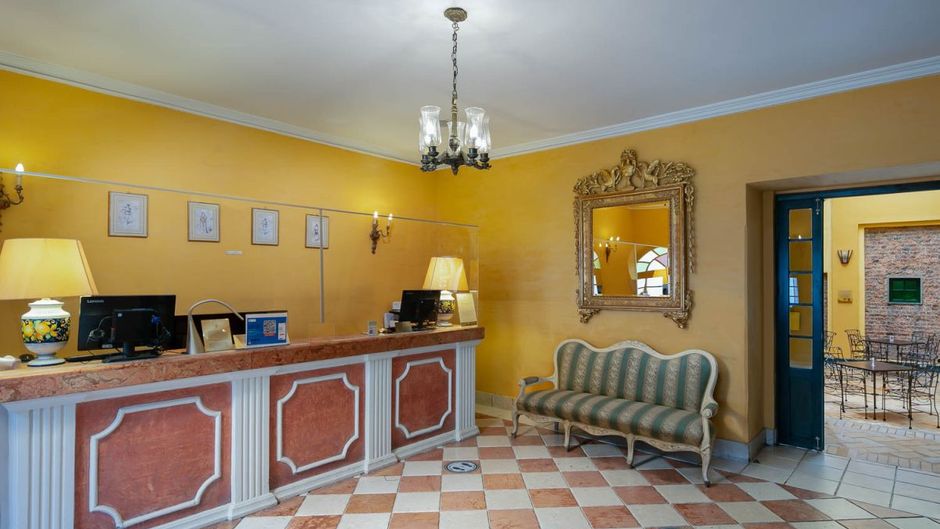 Hotel de la Opera Lobby