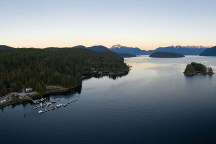Backeddy Resort and Marina