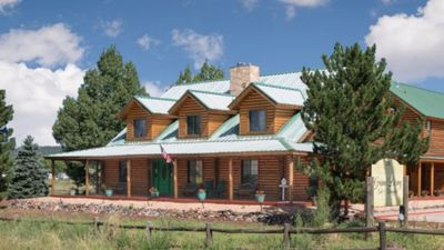Quarter Horse Inn & Lodge