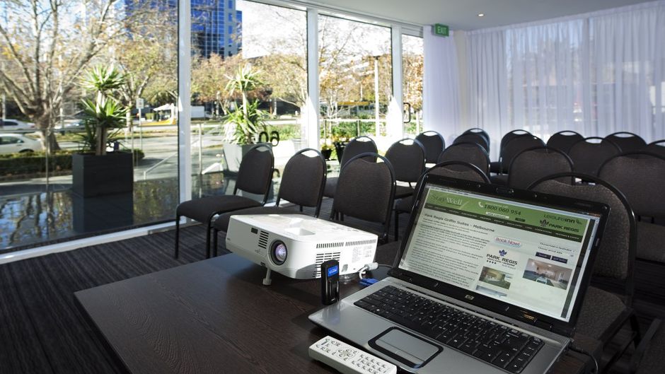 Park Regis Griffins Suites Meeting