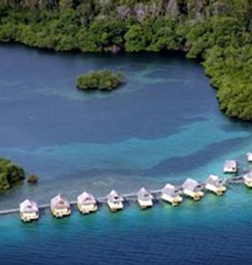 Punta Caracol Acqua Lodge