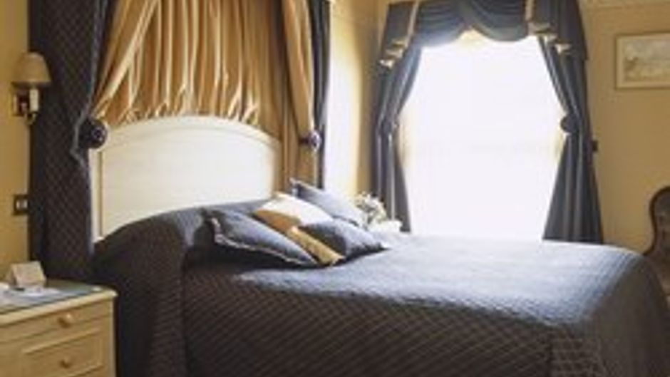 Kings Hotel Room