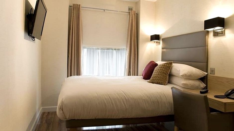 The Jade Hotel Room