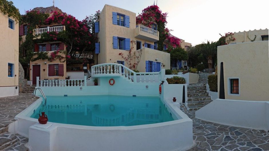 Korifi Suites & Apartments Exterior