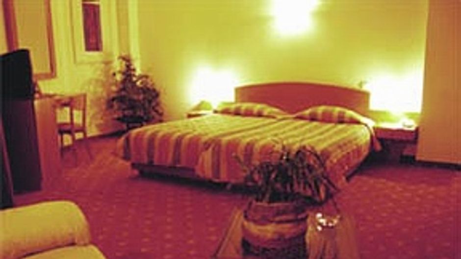 Kinissi Palace Room