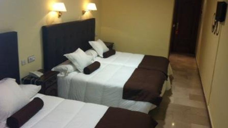 Hotel Emperatriz III Room