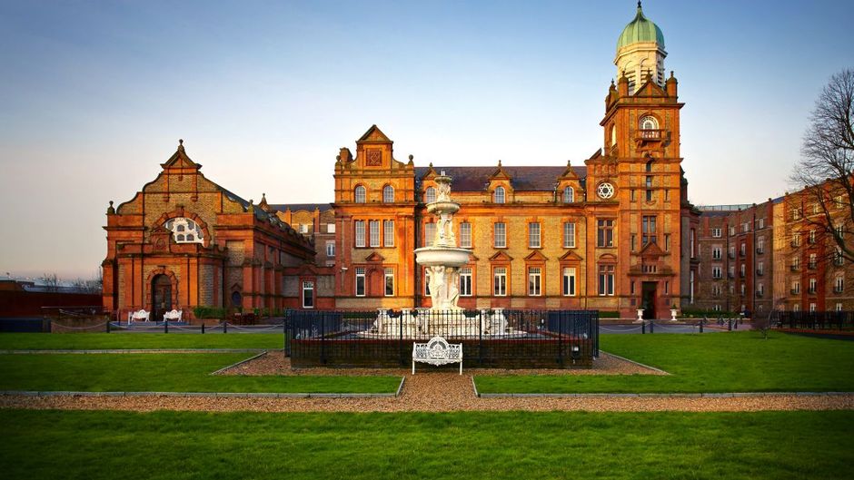 Clayton Hotel Ballsbridge Exterior