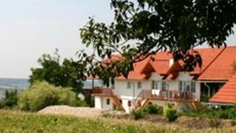 Geinberg Suites & ViaNova Event Center Exterior