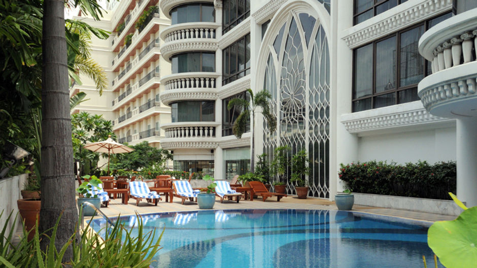 President Solitaire Suites Pool