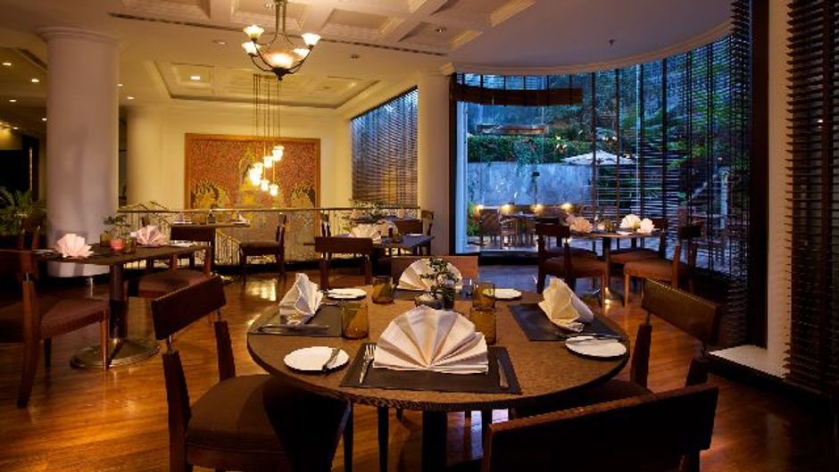 President Solitaire Suites Restaurant