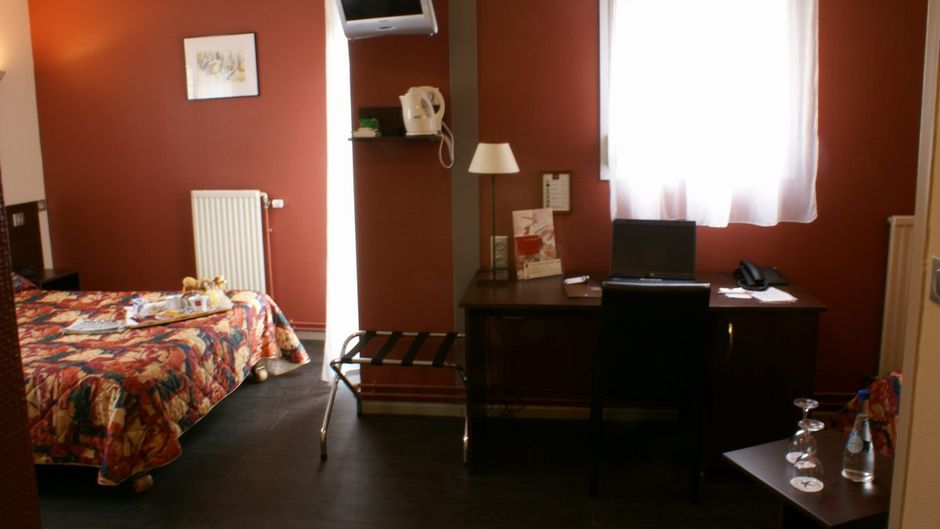 The Originals Lille East Stadium Ascotel Room