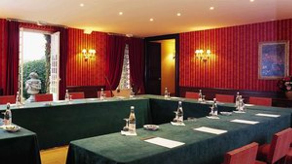 Chateau de Villiers-le-Mahieu Meeting