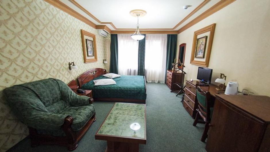 Bucharest Comfort Suites Room