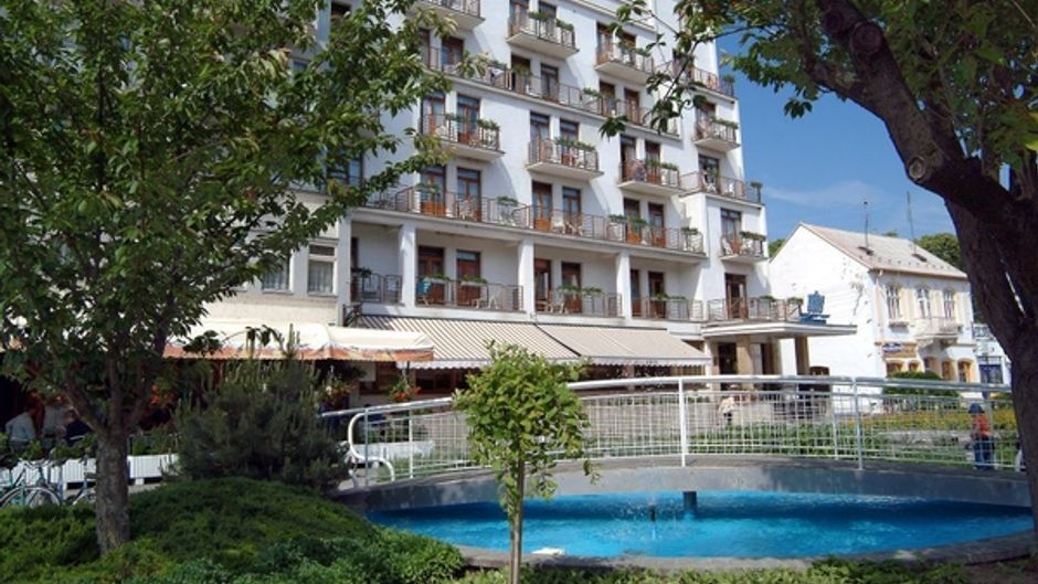 Spa Hotel Jalta Exterior