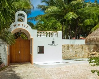Hidden Beach Resort, Au Naturel Club