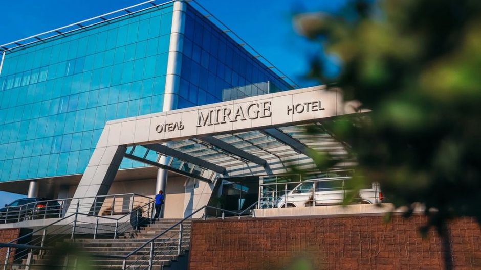 Hotel Mirage Exterior