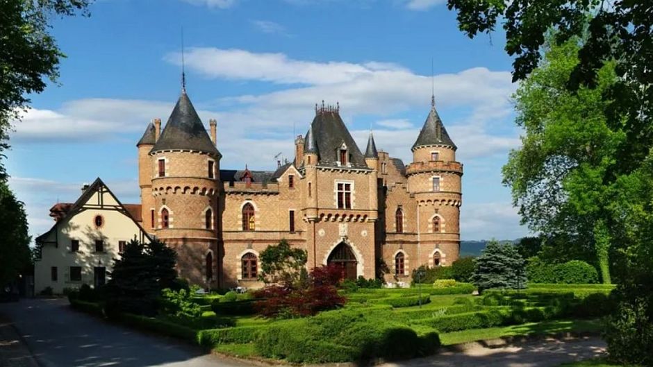 Chateau de Maulmont Exterior