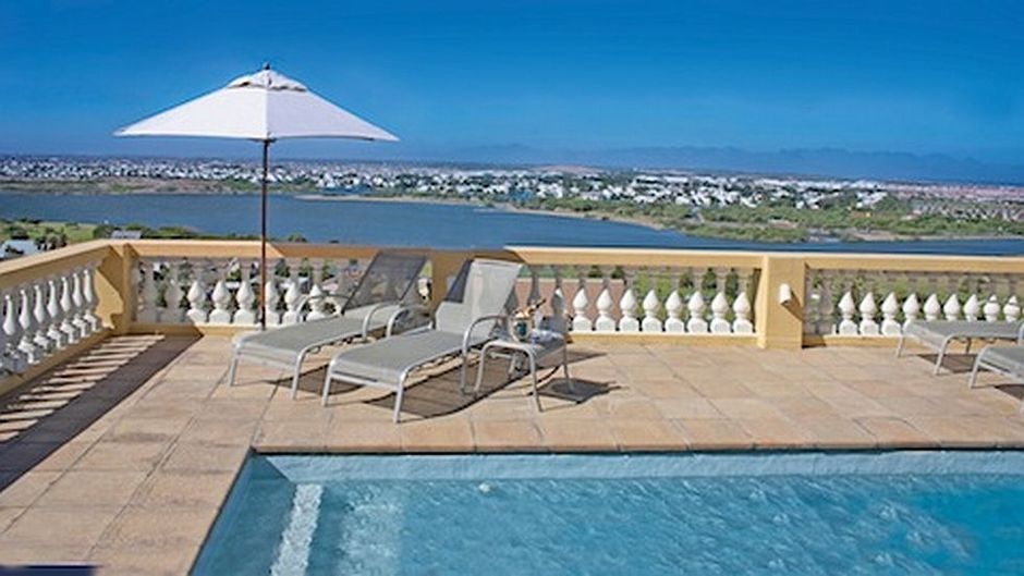 Colona Castle Pool