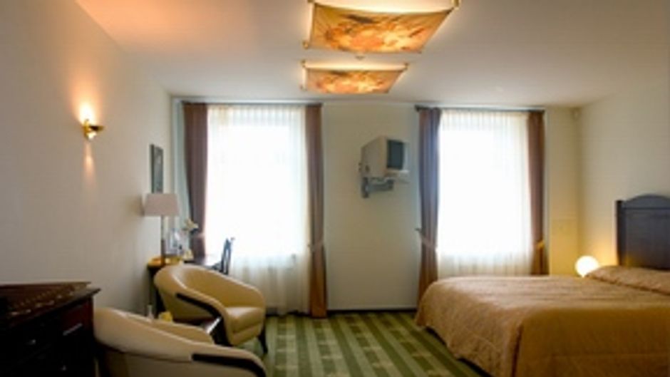 Barbacan Palace Hotel Room