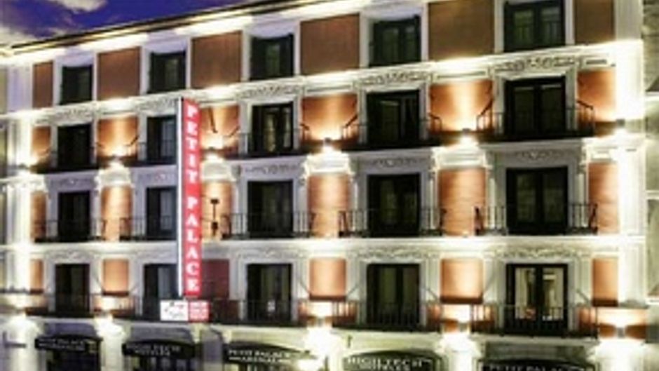 Petit Palace Opera Exterior
