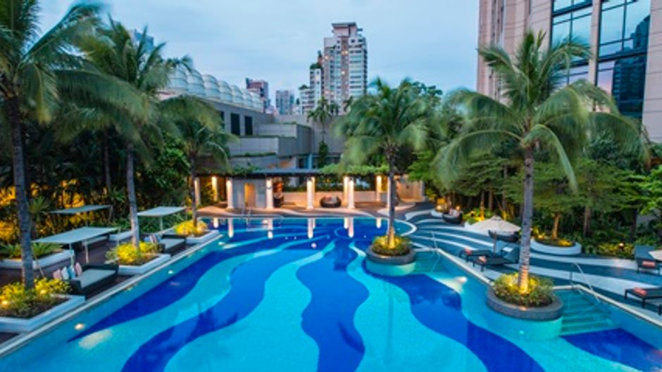Emporium Suites by Chatrium Pool