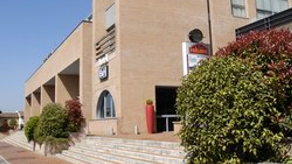 Hotel Executive Exterior