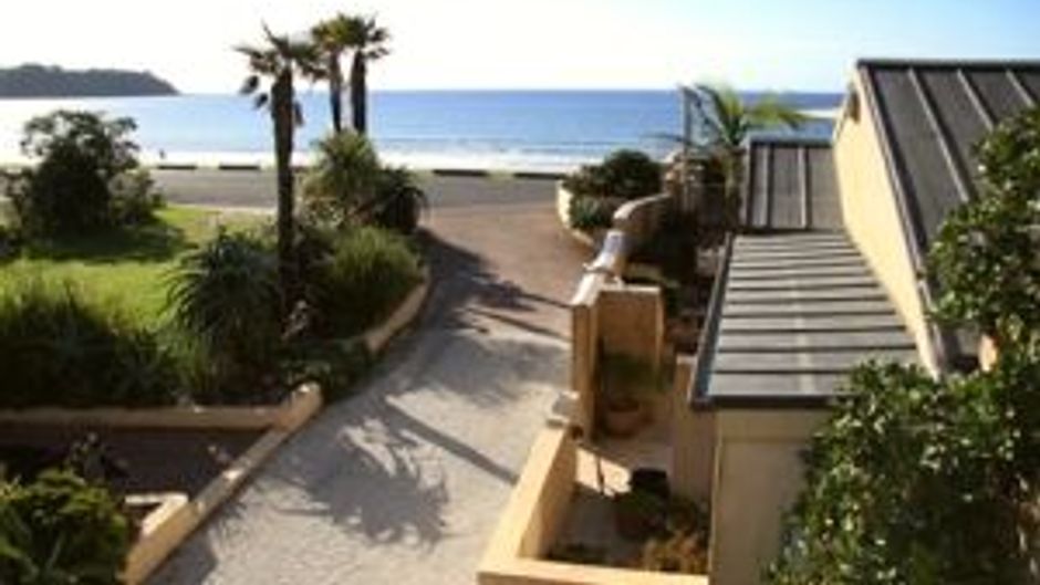 Onetangi Beach Apartments Exterior