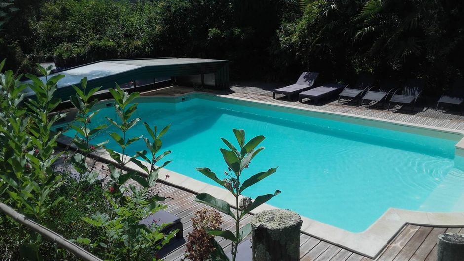 Chateau Les Hauts facing Mont St Michel Pool